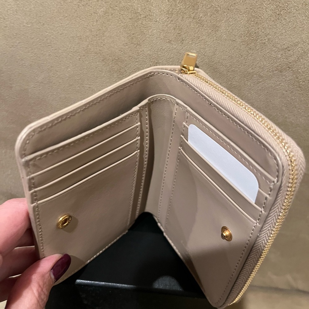 Saint Laurent  Joan bifold Beige Chevron Wallet, authentic - Picture 8 of 12